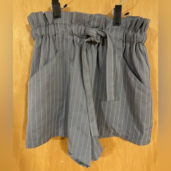 SHE & SKY-paper bag shorts - Picture 2 of 4